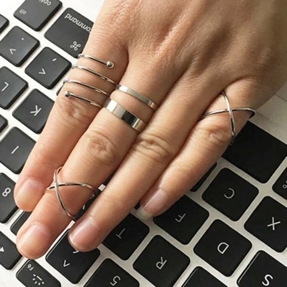 3/$30 🤍 Dainty Ring Set